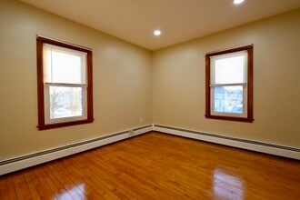 31 Anthony St, Unit Second Floor Apartment in East Providence, RI - Building Photo - Building Photo