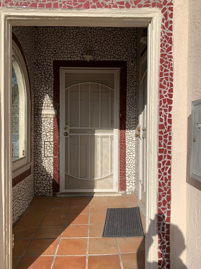 822 S Curson Ave in Los Angeles, CA - Building Photo - Building Photo