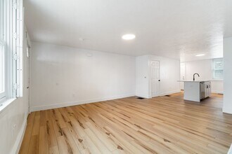1720 Fox Wy in Pittsburgh, PA - Building Photo - Building Photo