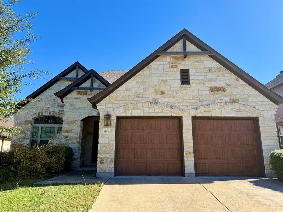 2404 Sweetwater Ln in Cedar Park, TX - Foto de edificio