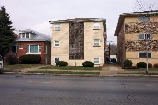 6883 N Northwest Hwy in Chicago, IL - Foto de edificio