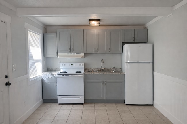 5094 J E L Dr, Unit 6 in Long Beach, MS - Foto de edificio - Building Photo