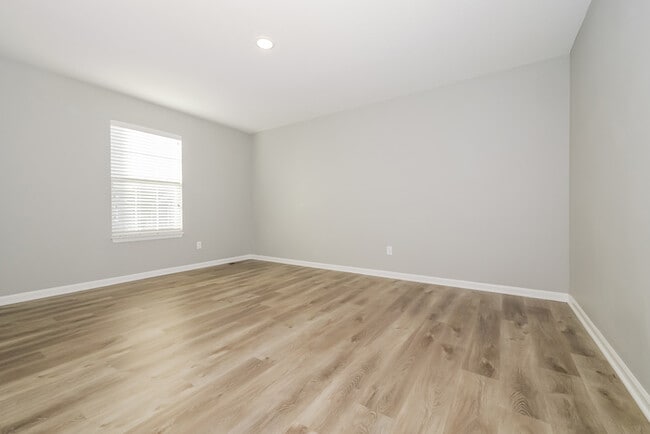 1003 NW Hilltop Ln in Grain Valley, MO - Building Photo - Building Photo