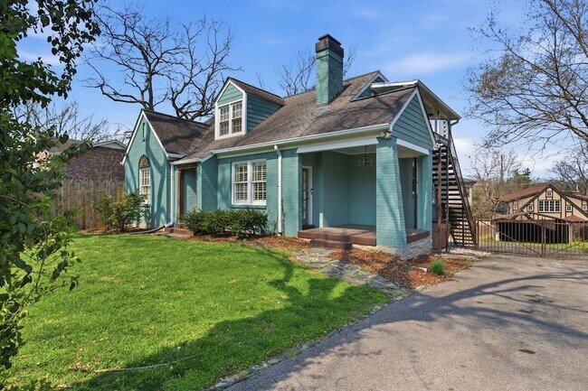 1002 Sutton Hill Rd in Nashville, TN - Building Photo - Building Photo