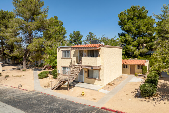 Park View Apartments in Victorville, CA - Foto de edificio - Building Photo