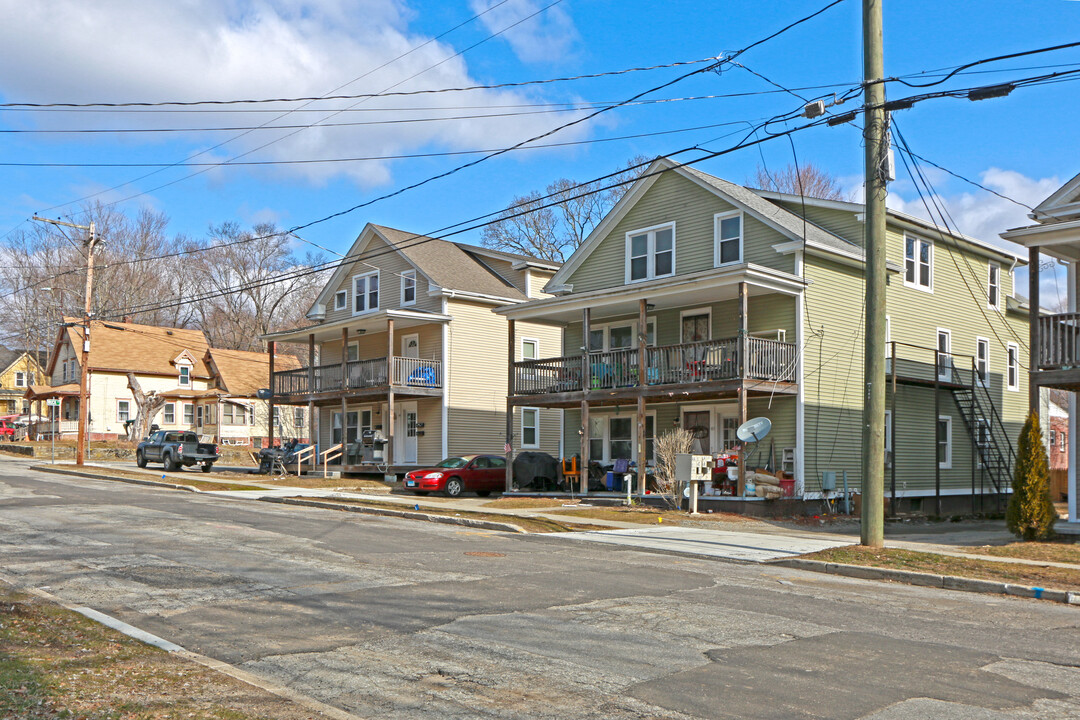 44 Prospect Ave in Killingly, CT - Building Photo