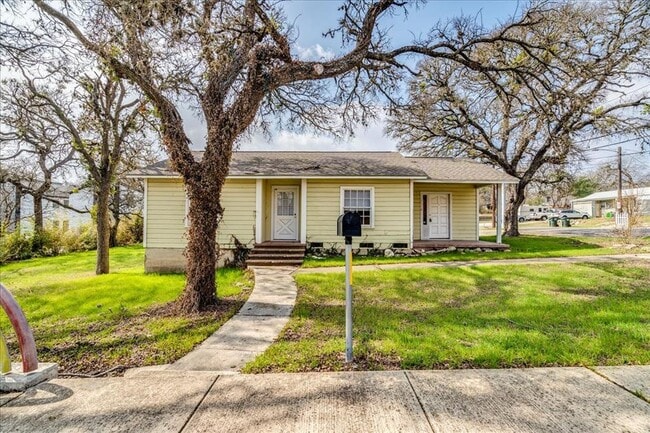 1119 N LBJ Dr in San Marcos, TX - Building Photo - Building Photo