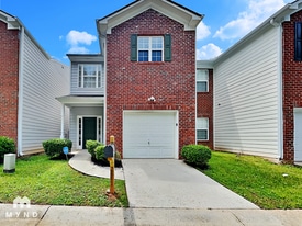 2877 Windsor Forrest Ct in Atlanta, GA - Building Photo