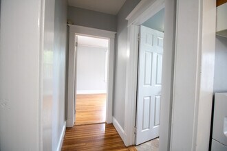 88 Riverview Ave in New London, CT - Building Photo - Building Photo