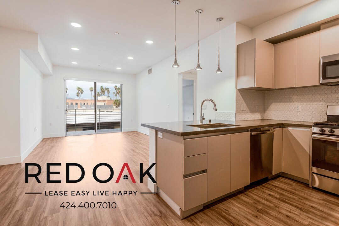 453 S Kenmore Ave, Unit 411 in Los Angeles, CA - Building Photo