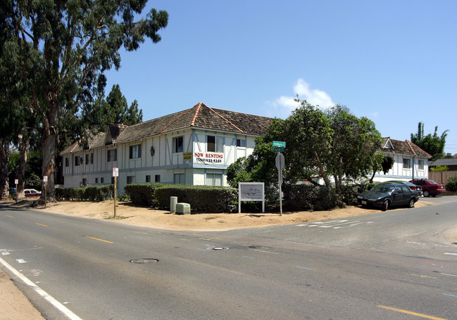 Leucadia Shores Apartments in Encinitas, CA - Foto de edificio - Building Photo