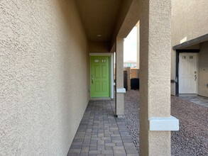 405 Larksong Ave in Henderson, NV - Building Photo - Building Photo