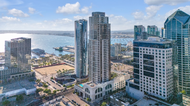 700 W E St in San Diego, CA - Building Photo
