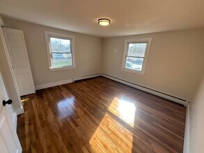 997 Broadway in Raynham, MA - Building Photo - Building Photo
