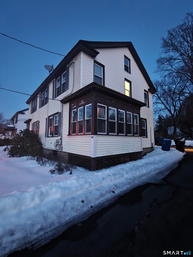 387 Plainville Ave in Farmington, CT - Building Photo - Building Photo