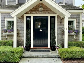 1 Pochick Ave in Nantucket, MA - Foto de edificio - Building Photo
