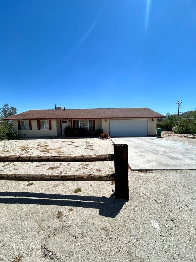 6727 Morongo Rd in Twentynine Palms, CA - Building Photo - Building Photo