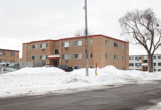 The Heights Apartments in Fridley, MN - Foto de edificio - Building Photo