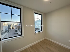 48 Woodward St, Unit 2 in Boston, MA - Building Photo - Building Photo