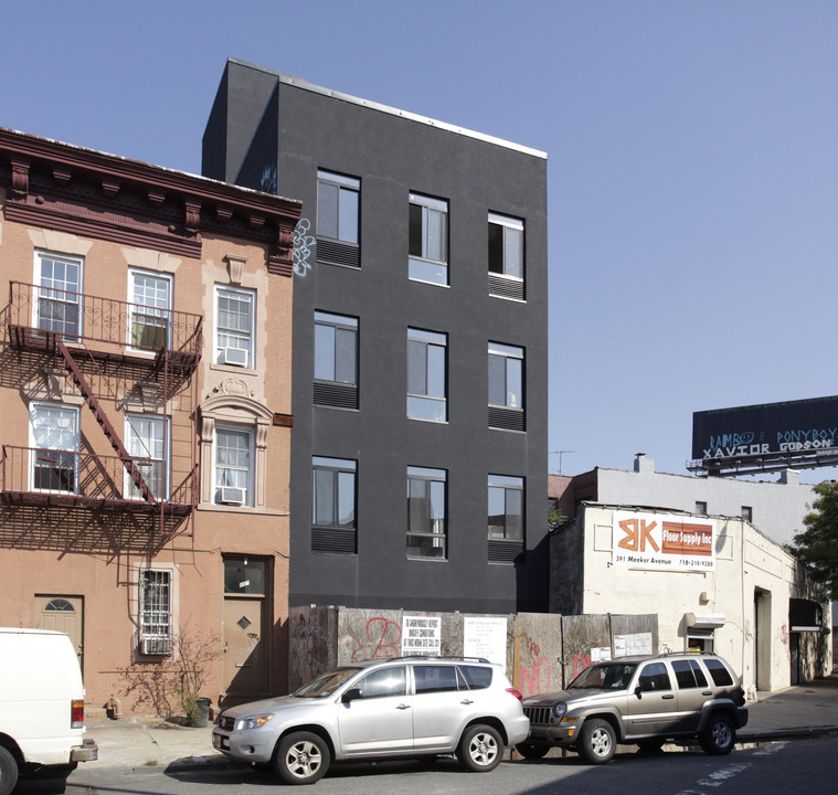 113 Richardson St in Brooklyn, NY - Building Photo