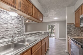 1228 Ave O in Huntsville, TX - Building Photo - Building Photo