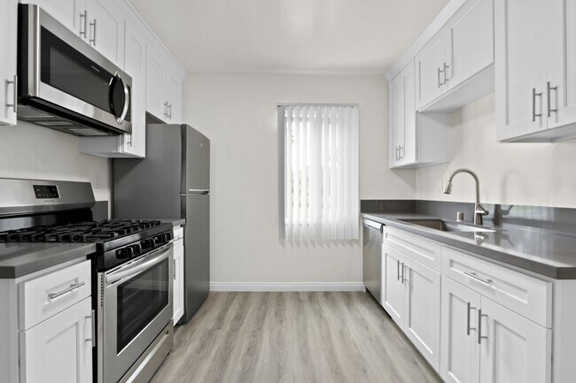 1824 16th St in Santa Monica in Santa Monica, CA - Foto de edificio - Building Photo