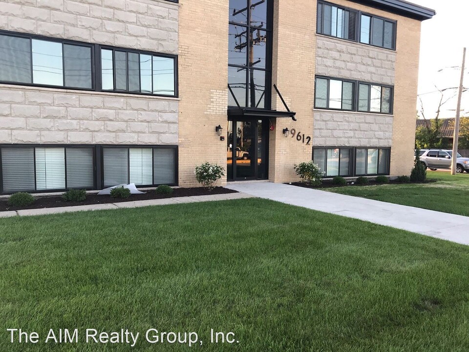 9612 N Greenwood Ave in Des Plaines, IL - Foto de edificio