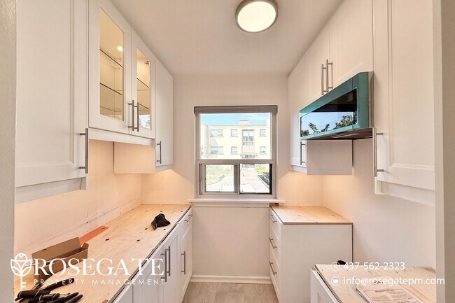 1043 Victoria Park Ave in Toronto, ON - Building Photo - Building Photo