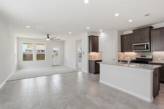 13201 Leisure Cove Dr in Texas City, TX - Building Photo - Building Photo