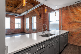 Hingetown Lofts in Cleveland, OH - Foto de edificio - Interior Photo