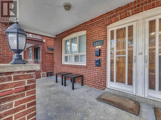 1652 Dufferin St in Toronto, ON - Building Photo - Building Photo