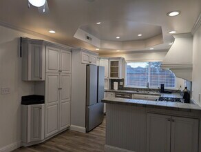 355 Curie Dr in San Jose, CA - Foto de edificio - Building Photo