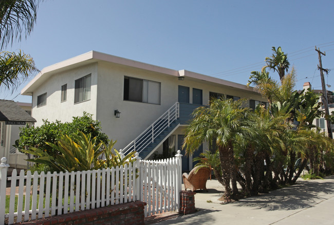 320 11th Pl in Manhattan Beach, CA - Building Photo - Building Photo