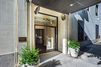 250 W 103rd St in New York, NY - Foto de edificio - Building Photo