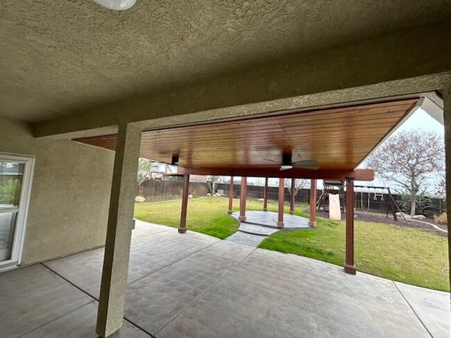 1674 W Castoro Way in Hanford, CA - Building Photo - Building Photo