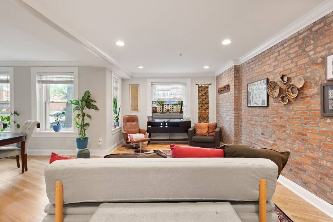 150 Rhode Island Ave NW in Washington, DC - Foto de edificio