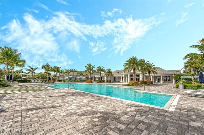 8897 Redonda Dr in Naples, FL - Foto de edificio - Building Photo