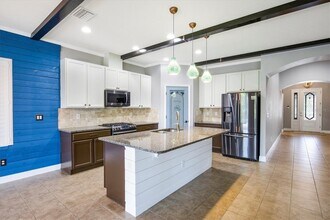 6827 Park Strand Dr in Apollo Beach, FL - Building Photo - Building Photo