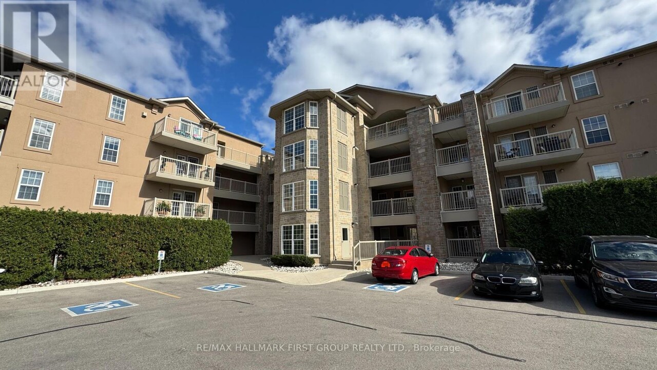 1460-1460 Bishops Gate in Oakville, ON - Building Photo