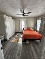 65 New Britain Ave in Hartford, CT - Building Photo