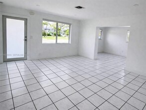 3225 SW 94th Ave in Miami, FL - Building Photo - Building Photo