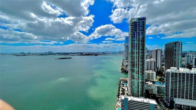 3131 NE 7th Ave in Miami, FL - Building Photo - Building Photo