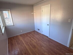 949 W Farnum Ave in Madison Heights, MI - Foto de edificio - Building Photo