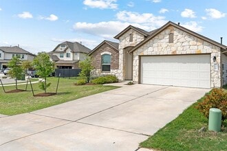 100 Grouger Cv in Leander, TX - Foto de edificio - Building Photo