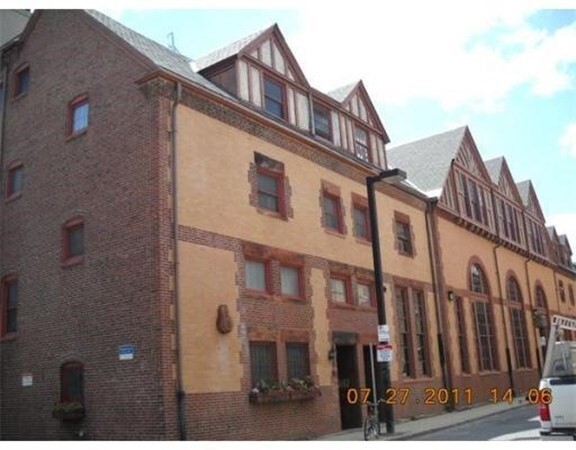 120 Norway St, Unit 10 in Boston, MA - Building Photo