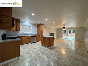 1027 San Carlos Dr in Antioch, CA - Building Photo - Building Photo