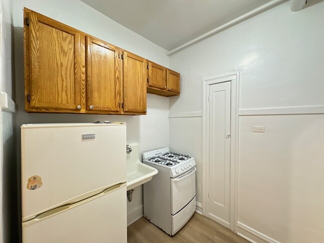 2536 N Sawyer Ave, Unit 601 in Chicago, IL - Foto de edificio - Building Photo