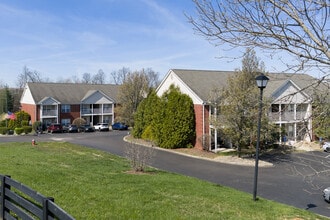 Waterford Place Apartments in Elizabethtown, KY - Building Photo - Building Photo