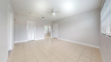 200 SW 19th Ave, Unit 4 in Miami, FL - Building Photo - Building Photo