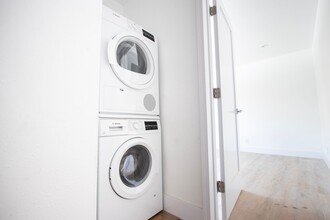 1040 S Genesee Ave in West Hollywood, CA - Building Photo - Building Photo